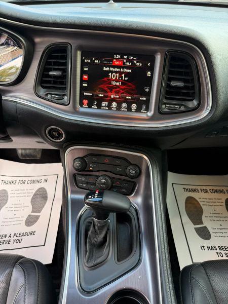 2016 Dodge Challenger SXT Plus