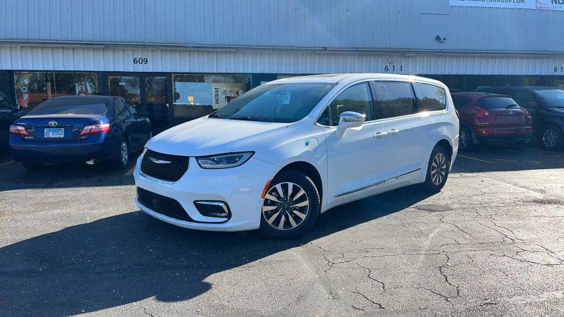 2022 Chrysler Pacifica Hybrid Limited for sale in Schaumburg, IL