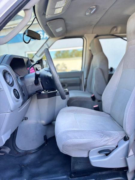 2012 Ford E-350 Super Duty XLT