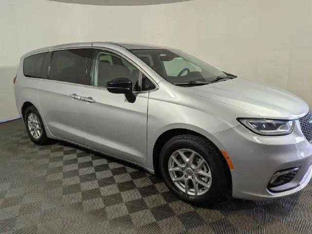 2024 Chrysler Pacifica Touring L for sale in Shakopee, MN