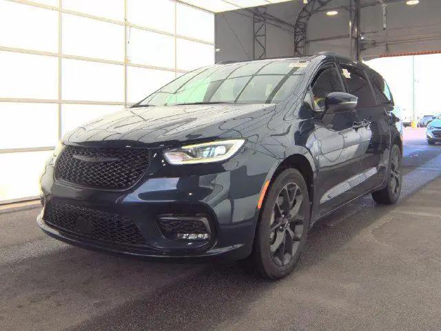 2023 Chrysler Pacifica Touring L AWD for sale in Fremont, MI