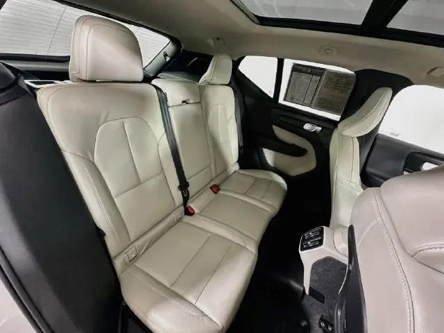 2021 Volvo XC40 T5 Momentum