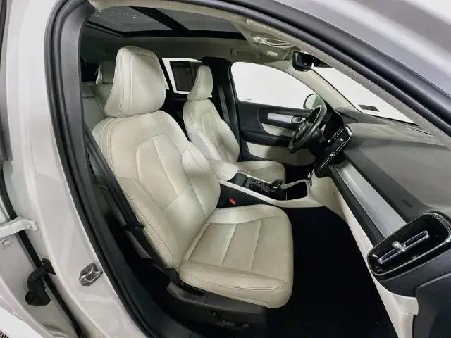 2021 Volvo XC40 T5 Momentum