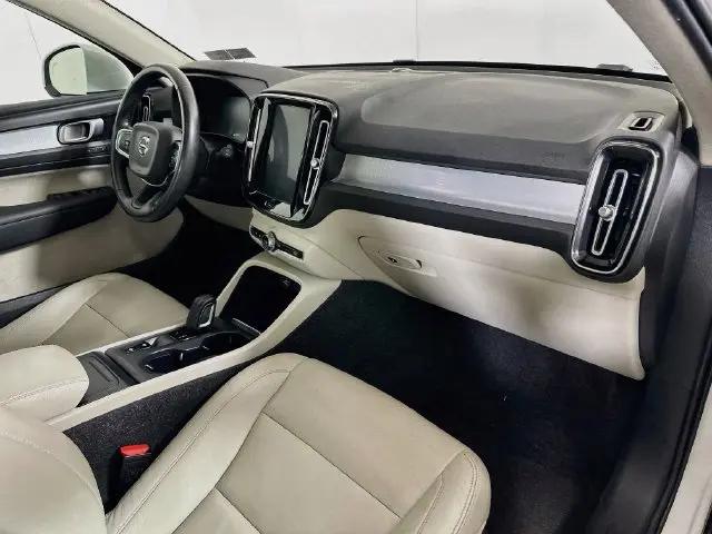 2021 Volvo XC40 T5 Momentum