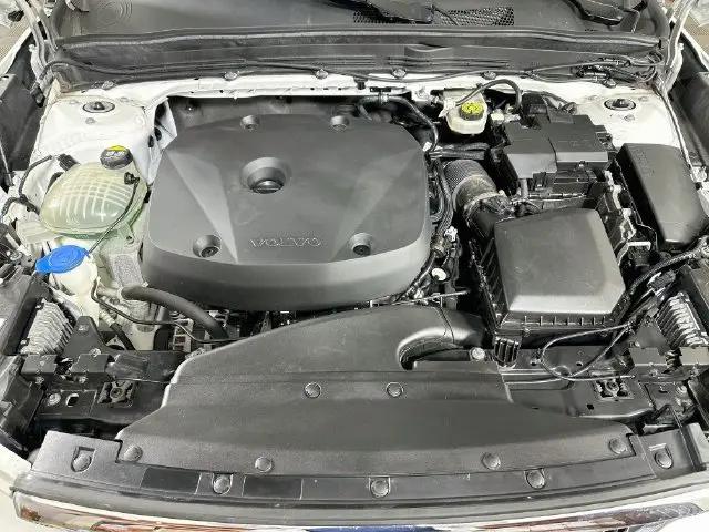 2021 Volvo XC40 T5 Momentum