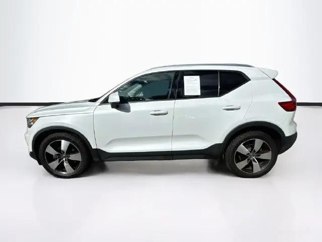 2021 Volvo XC40 T5 Momentum
