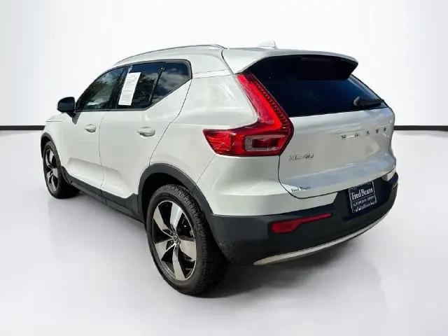 2021 Volvo XC40 T5 Momentum