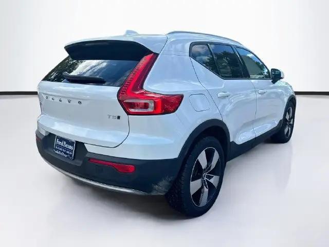 2021 Volvo XC40 T5 Momentum