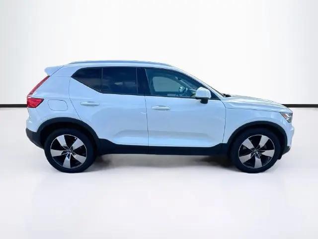 2021 Volvo XC40 T5 Momentum