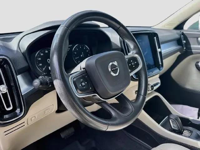 2021 Volvo XC40 T5 Momentum