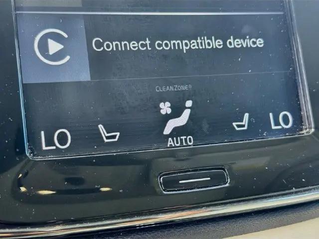 2021 Volvo XC40 T5 Momentum