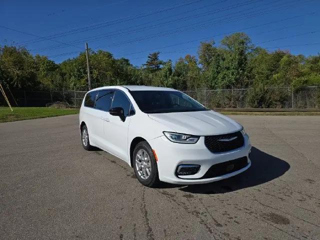 2025 Chrysler Pacifica Select for sale in Indianapolis, IN