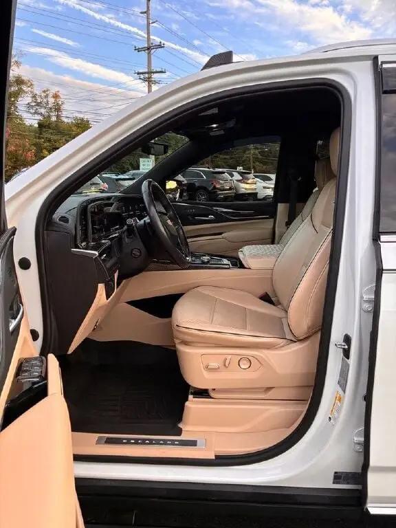 2023 Cadillac Escalade 4WD Premium Luxury