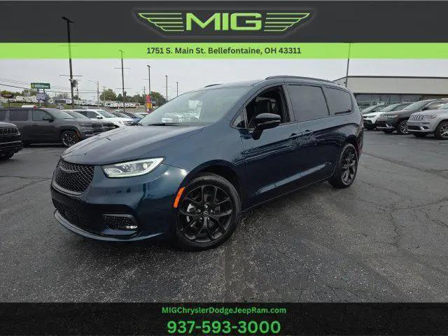 2025 Chrysler Pacifica Limited for sale in Bellefontaine, OH