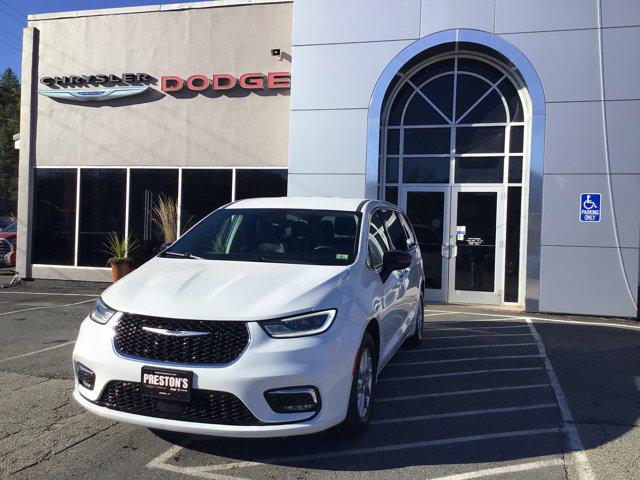2024 Chrysler Pacifica Touring L for sale in Barre, VT