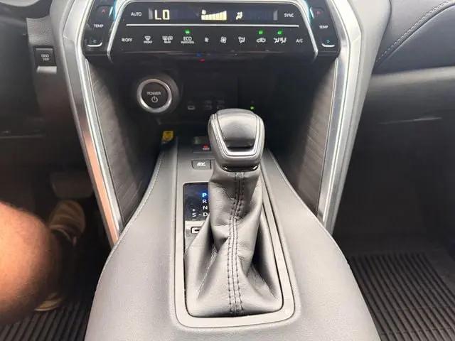 2023 Toyota Venza LE