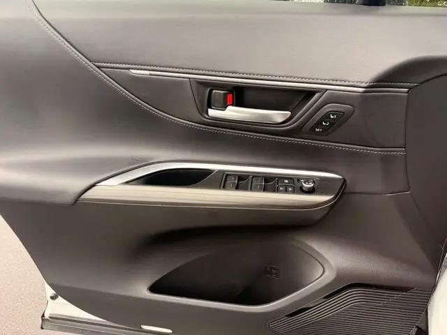 2023 Toyota Venza LE
