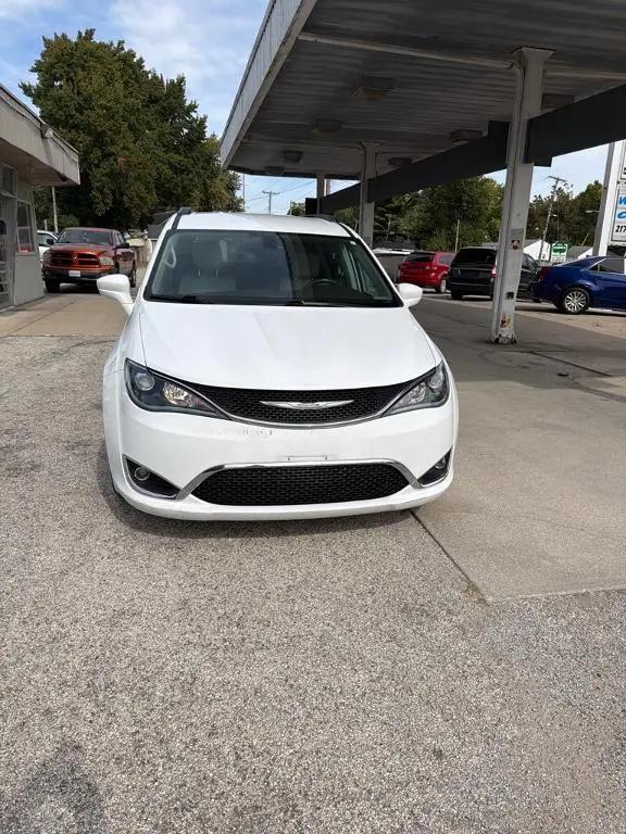 2017 Chrysler Pacifica Touring-L for sale in Springfield, IL