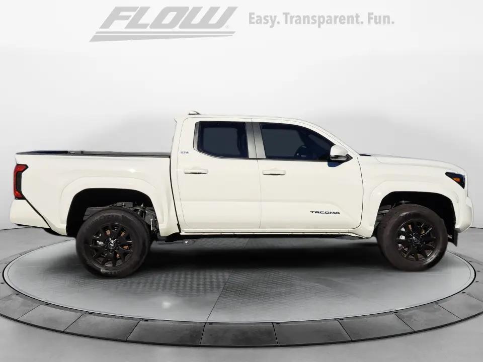 2025 Toyota Tacoma SR5 - Photo 10