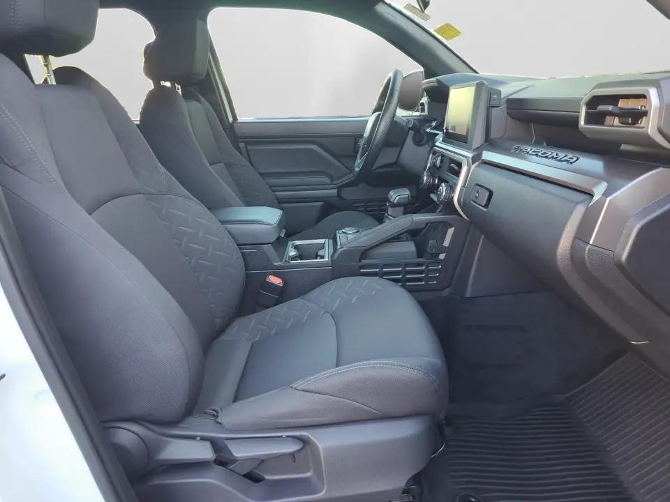 2025 Toyota Tacoma SR5 - Photo 18
