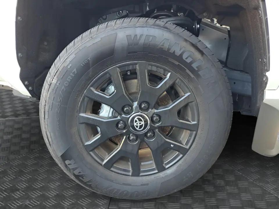 2025 Toyota Tacoma SR5 - Photo 20