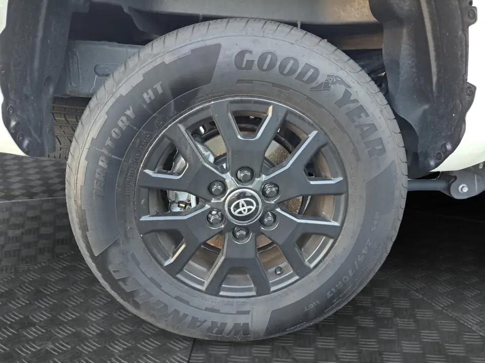 2025 Toyota Tacoma SR5 - Photo 21