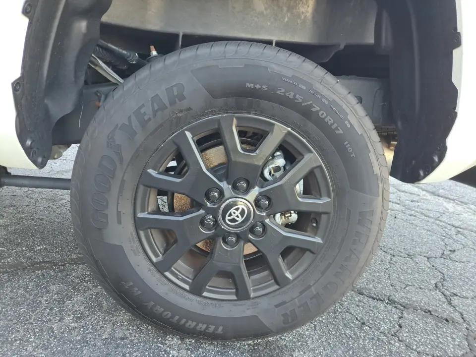 2025 Toyota Tacoma SR5 - Photo 24