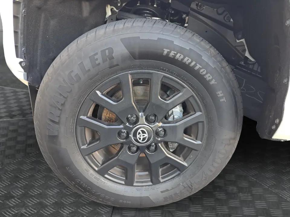 2025 Toyota Tacoma SR5 - Photo 25