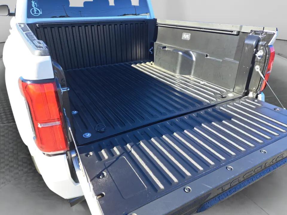2025 Toyota Tacoma SR5 - Photo 27