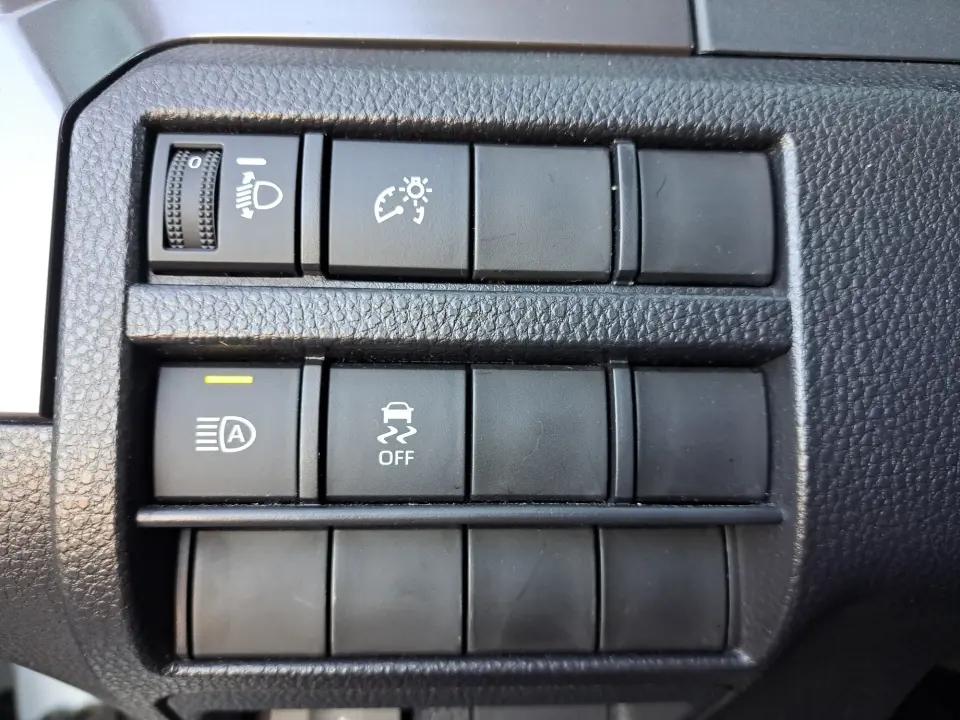 2025 Toyota Tacoma SR5 - Photo 36