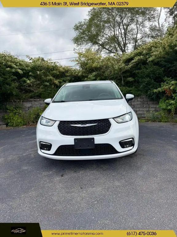 2023 Chrysler Pacifica Touring L for sale in West Bridgewater, MA