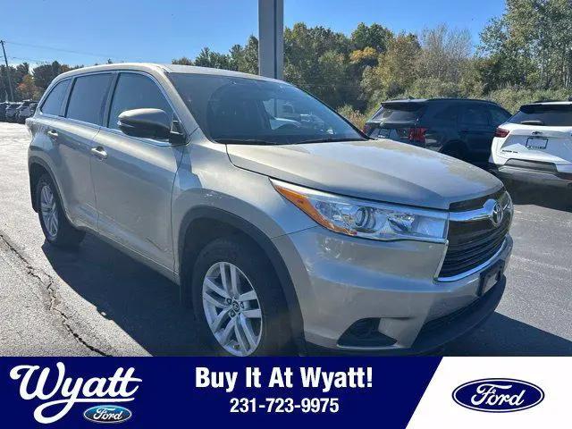 2016 Toyota Highlander LE V6 for sale in Manistee, MI