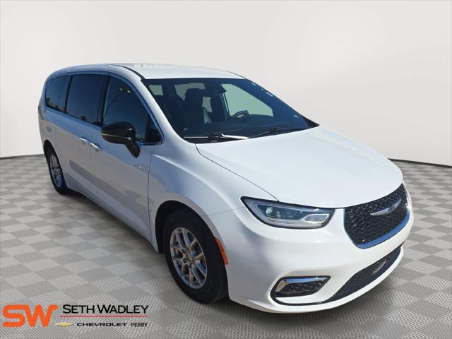 2025 Chrysler Pacifica Select for sale in Perry, OK