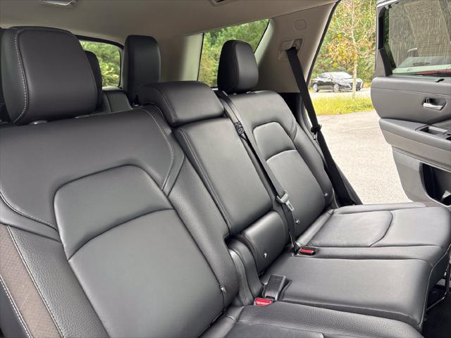 2023 Nissan Pathfinder SL FWD