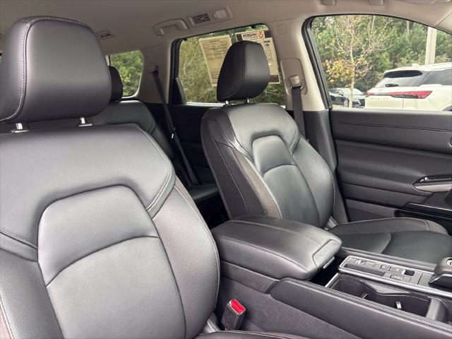 2023 Nissan Pathfinder SL FWD