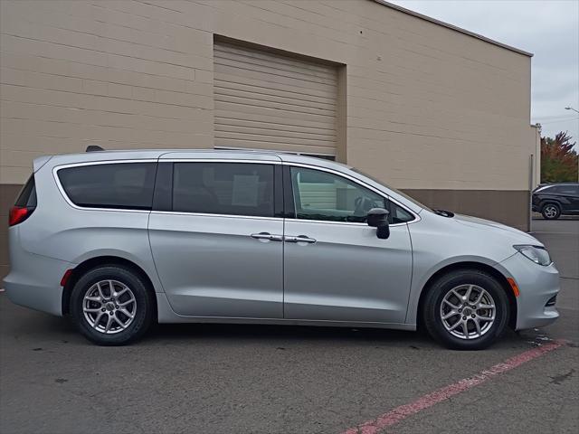 2024 Chrysler Voyager LX