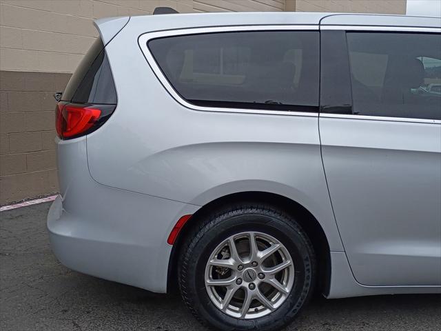 2024 Chrysler Voyager LX
