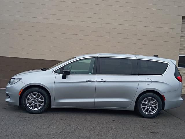 2024 Chrysler Voyager LX