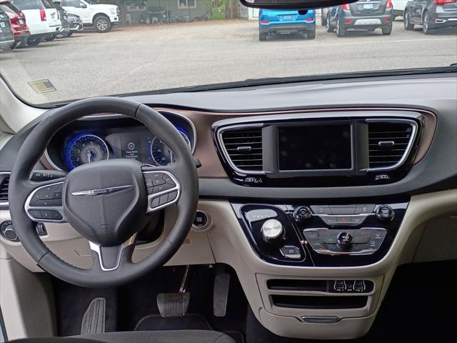 2024 Chrysler Voyager LX