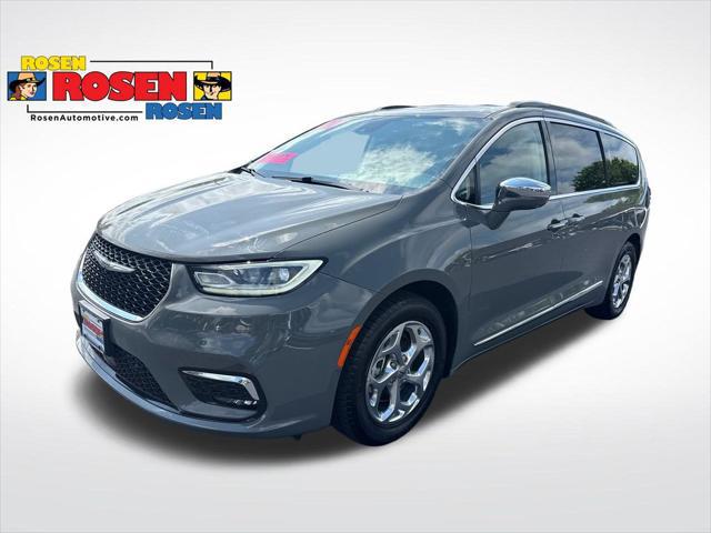 2022 Chrysler Pacifica Limited for sale in GREENFIELD, WI