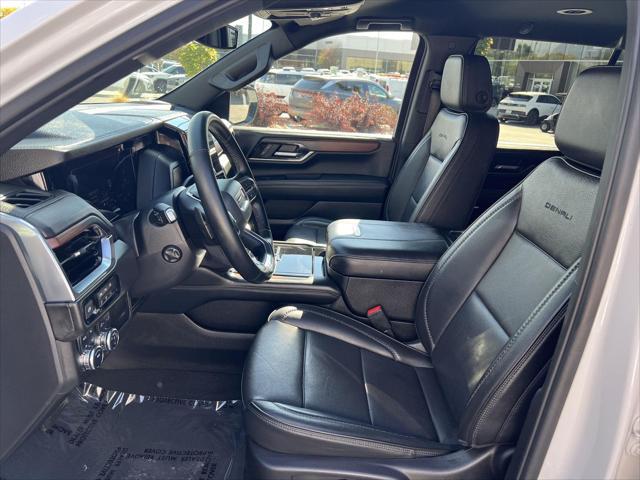2025 GMC Yukon 4WD Denali