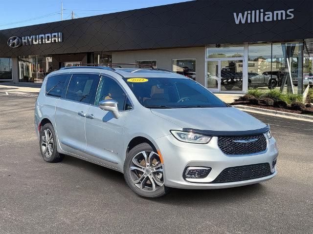2022 Chrysler Pacifica Pinnacle AWD for sale in LANSING, MI