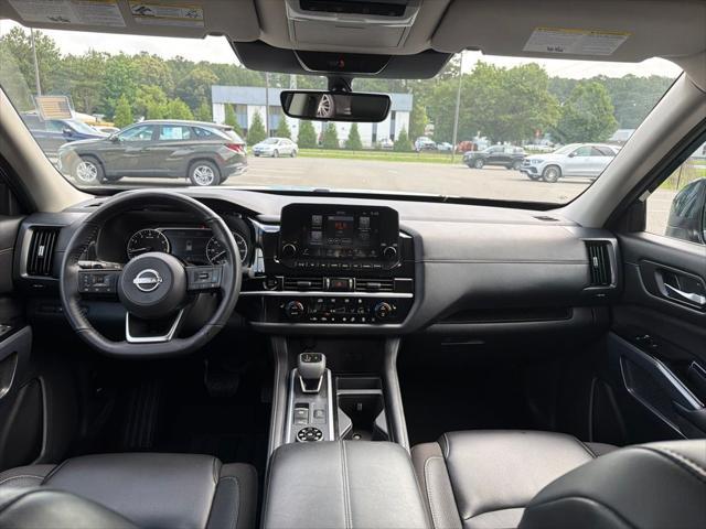 2025 Nissan Pathfinder SL 4WD