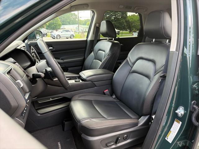 2025 Nissan Pathfinder SL 4WD