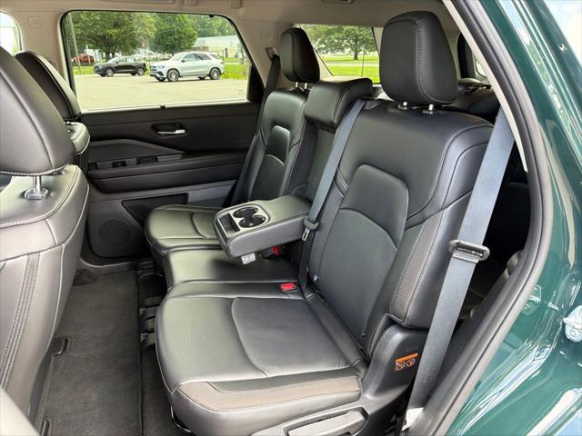 2025 Nissan Pathfinder SL 4WD