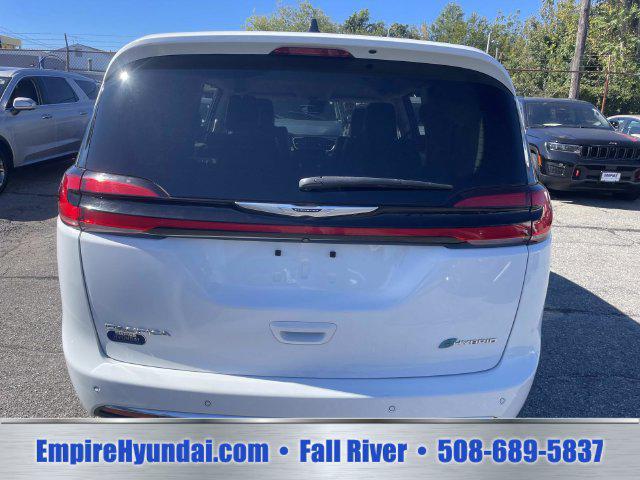 2023 Chrysler Pacifica Hybrid Touring L