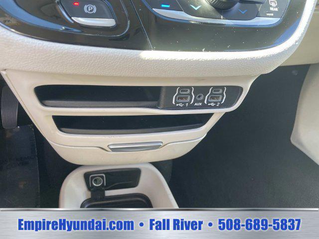 2023 Chrysler Pacifica Hybrid Touring L