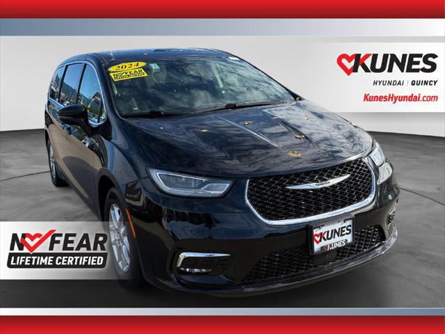 2024 Chrysler Pacifica Touring L for sale in QUINCY, IL
