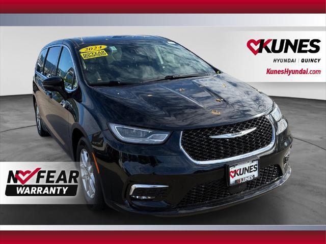 2024 Chrysler Pacifica Touring L for sale in QUINCY, IL