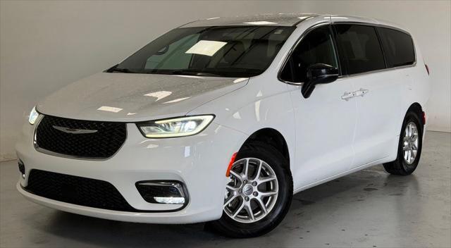 2024 Chrysler Pacifica Touring for sale in AURORA, IL